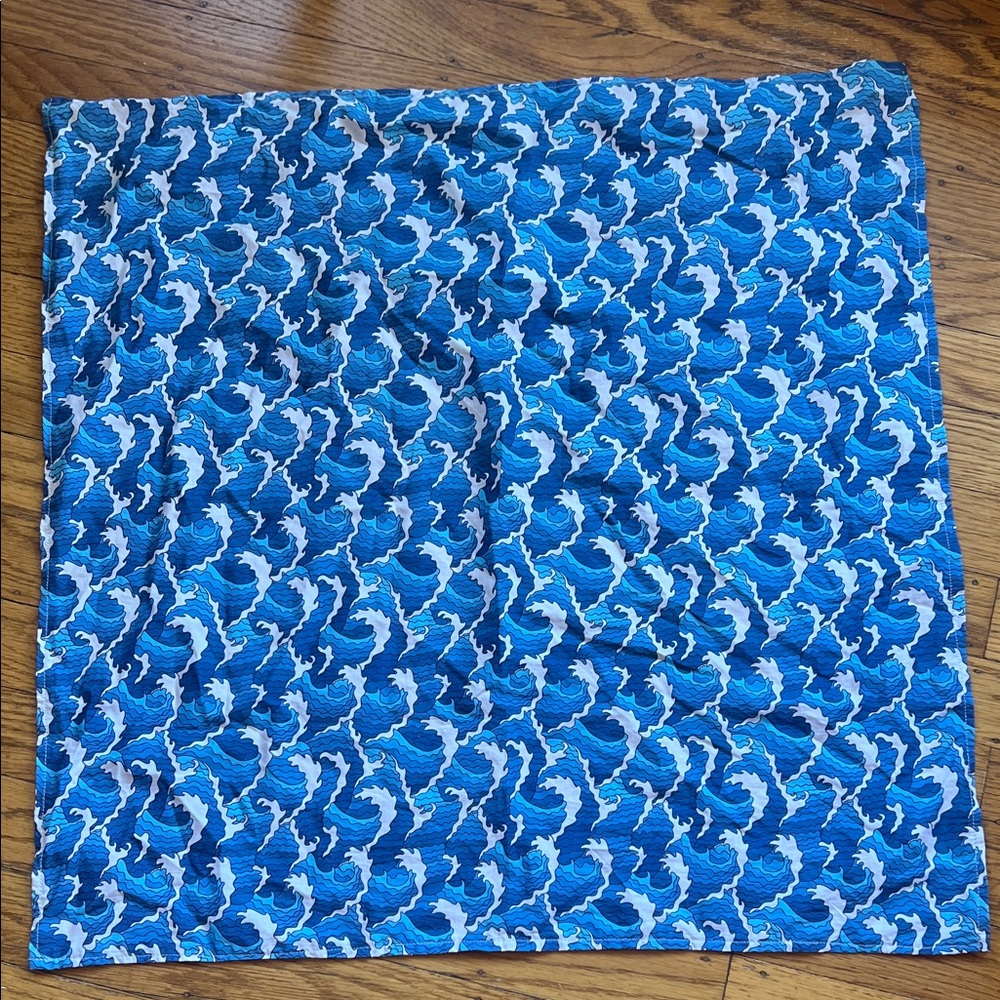 Vintage inspired wave motif bandana